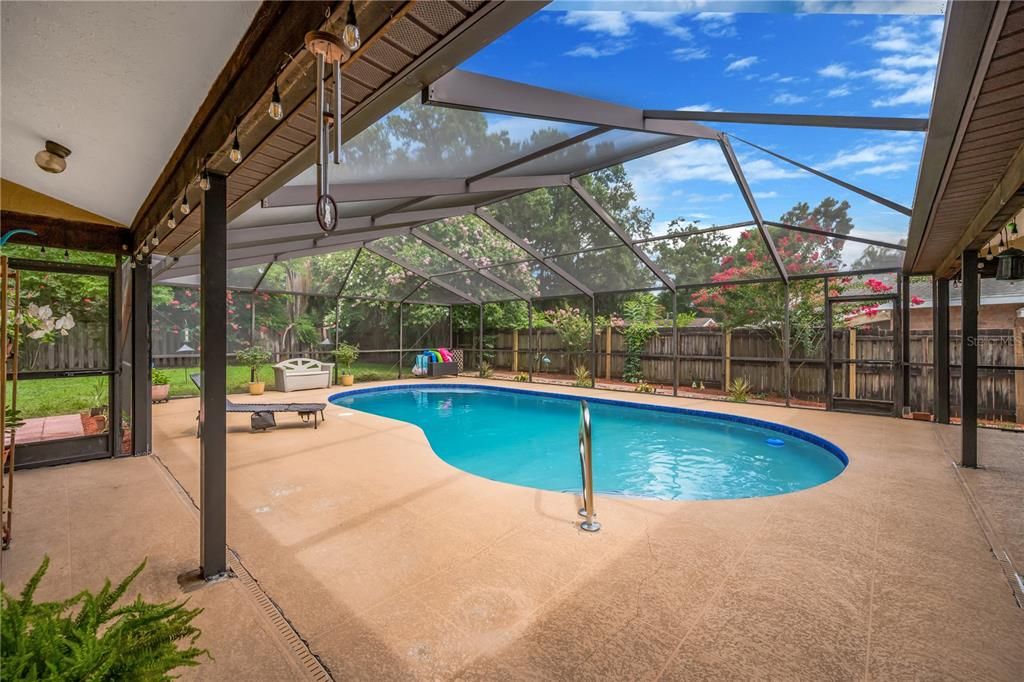 For Sale: $475,000 (4 beds, 3 baths, 2423 Square Feet)