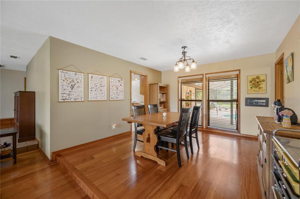 For Sale: $475,000 (4 beds, 3 baths, 2423 Square Feet)