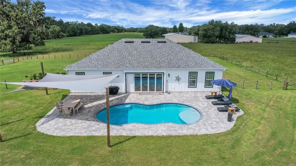 En Venta: $999,900 (4 camas, 3 baños, 2749 Pies cuadrados)