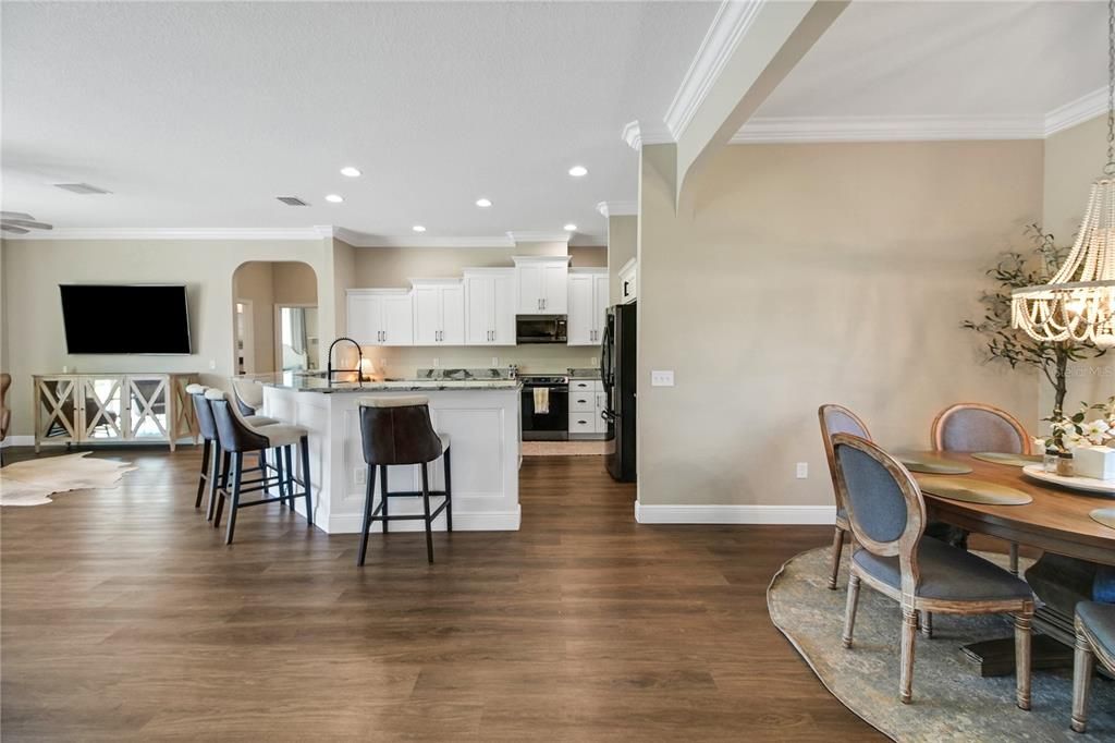En Venta: $999,900 (4 camas, 3 baños, 2749 Pies cuadrados)