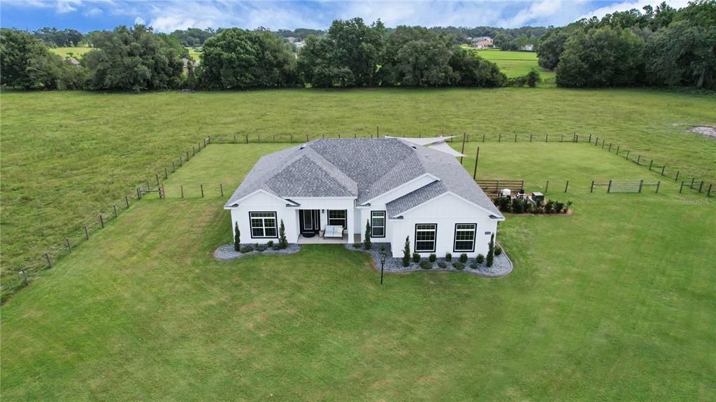 En Venta: $999,900 (4 camas, 3 baños, 2749 Pies cuadrados)