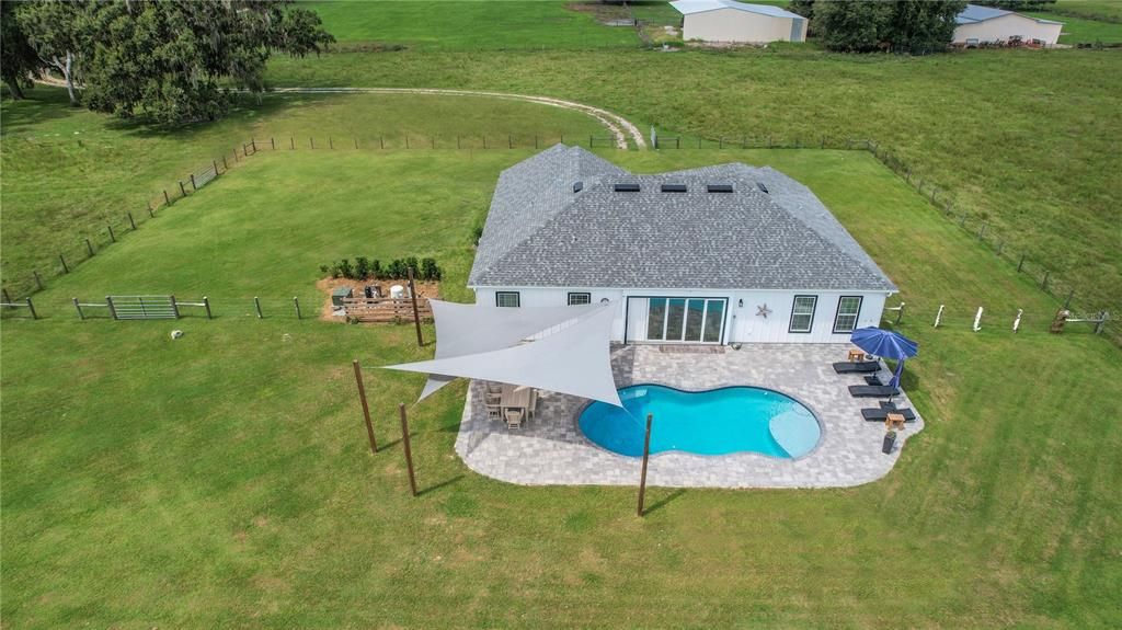 En Venta: $999,900 (4 camas, 3 baños, 2749 Pies cuadrados)