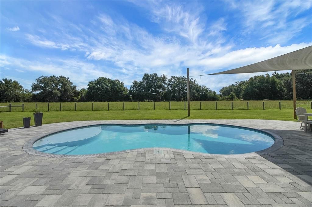 En Venta: $999,900 (4 camas, 3 baños, 2749 Pies cuadrados)