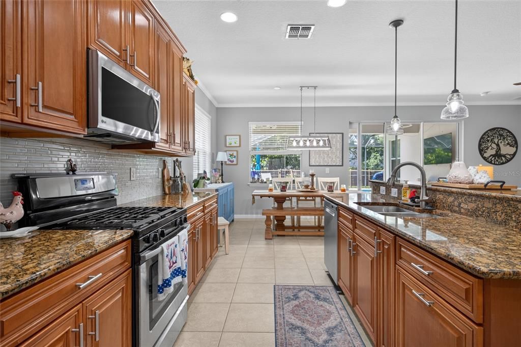 На продажу: $649,000 (4 спален, 2 ванн, 2408 Квадратных фут)
