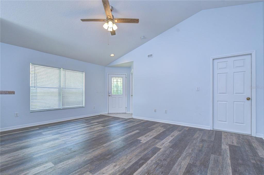 For Rent: $2,300 (4 beds, 2 baths, 1342 Square Feet)