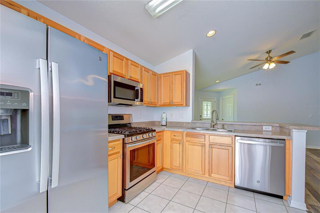 For Rent: $2,300 (4 beds, 2 baths, 1342 Square Feet)