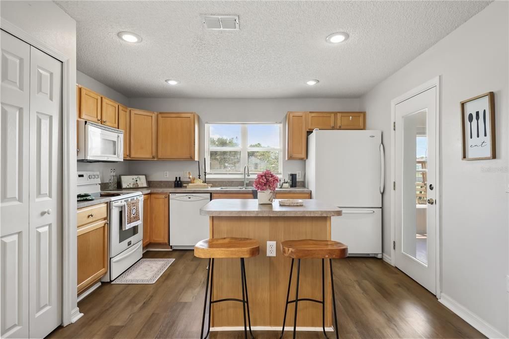 For Sale: $359,000 (3 beds, 2 baths, 1480 Square Feet)