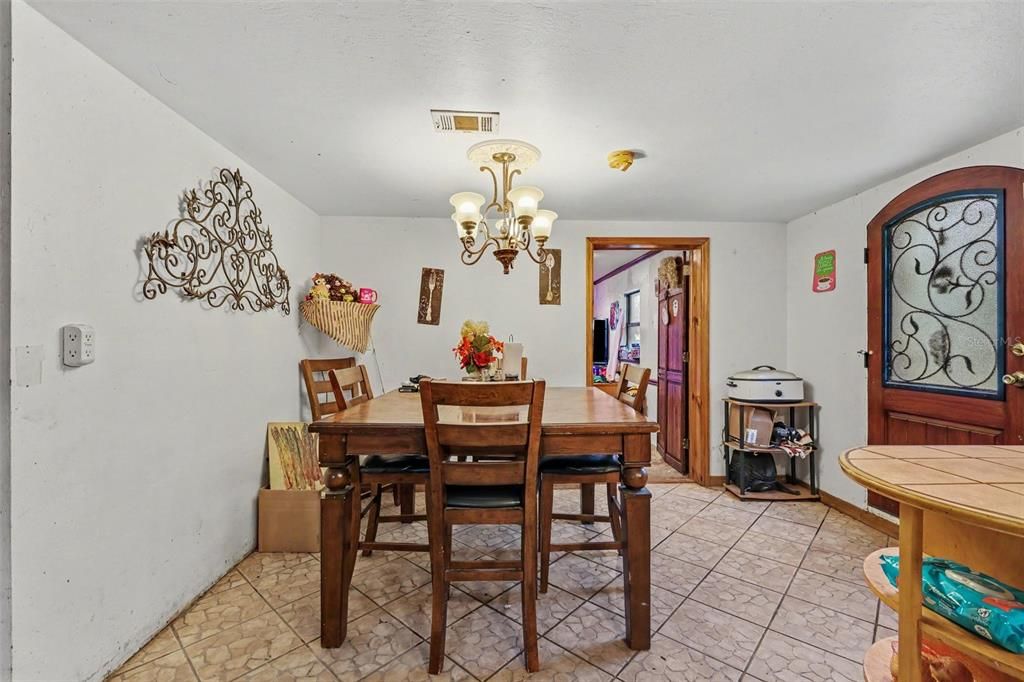 En Venta: $250,000 (5 camas, 3 baños, 1548 Pies cuadrados)