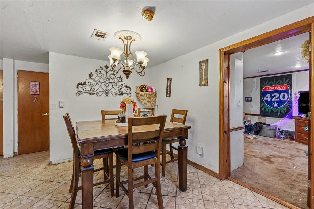 En Venta: $250,000 (5 camas, 3 baños, 1548 Pies cuadrados)
