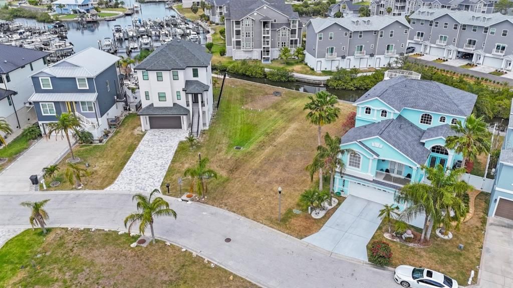 待售: $168,900 (0.17 acres)