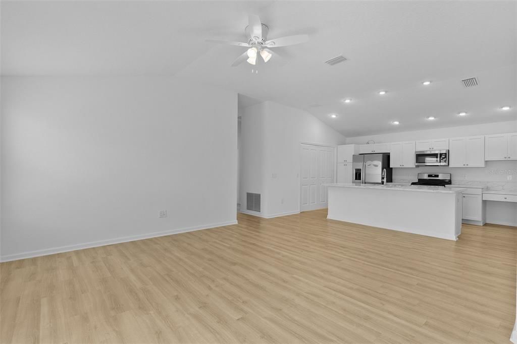 For Sale: $259,900 (2 beds, 2 baths, 1198 Square Feet)