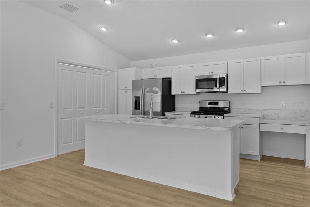 For Sale: $259,900 (2 beds, 2 baths, 1198 Square Feet)