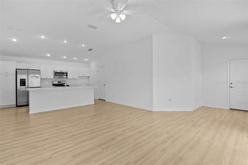 For Sale: $259,900 (2 beds, 2 baths, 1198 Square Feet)