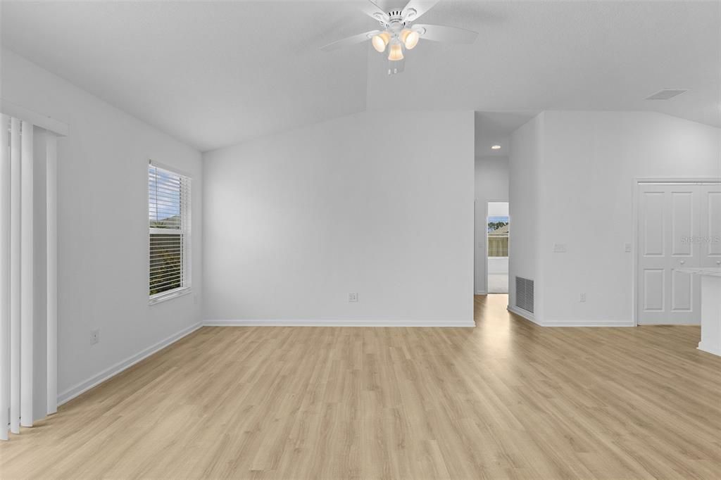 For Sale: $259,900 (2 beds, 2 baths, 1198 Square Feet)