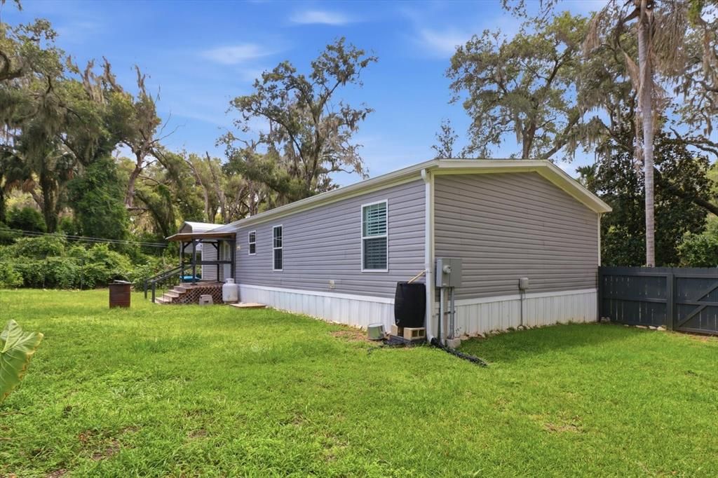For Sale: $275,000 (3 beds, 2 baths, 1456 Square Feet)