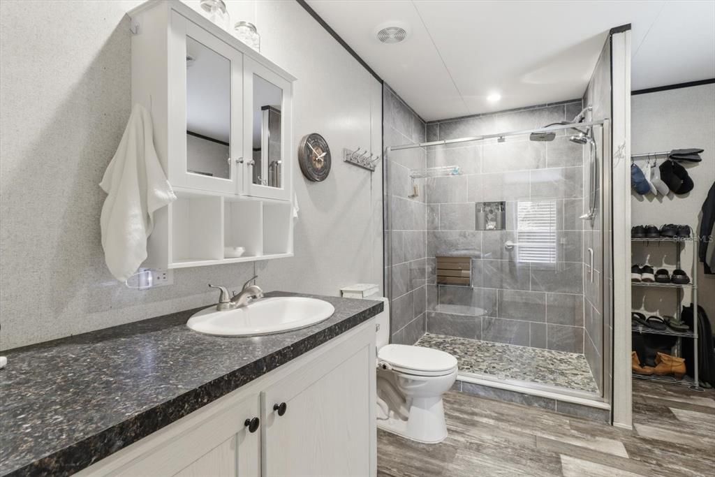 For Sale: $275,000 (3 beds, 2 baths, 1456 Square Feet)
