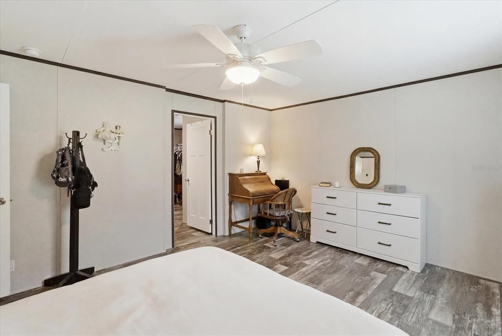 For Sale: $275,000 (3 beds, 2 baths, 1456 Square Feet)