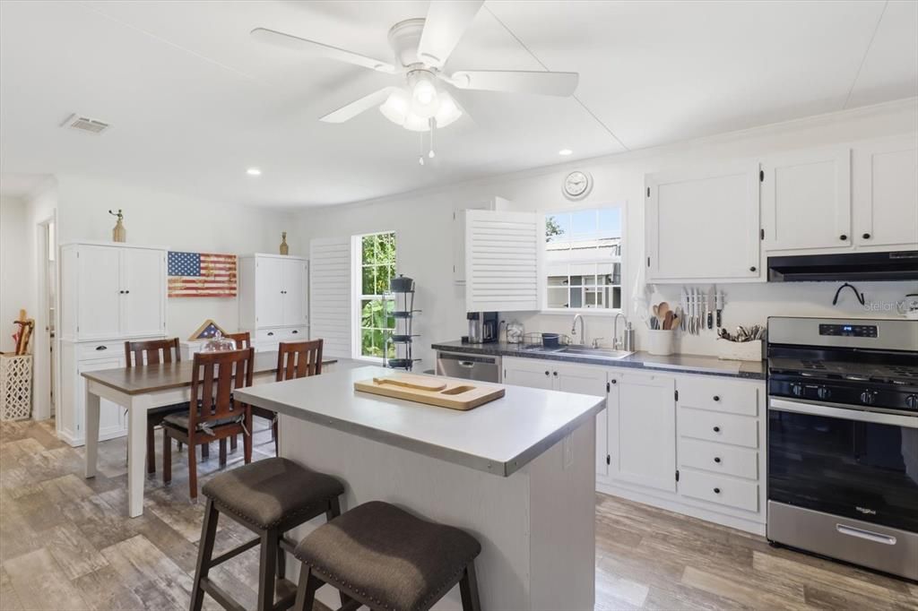 For Sale: $275,000 (3 beds, 2 baths, 1456 Square Feet)