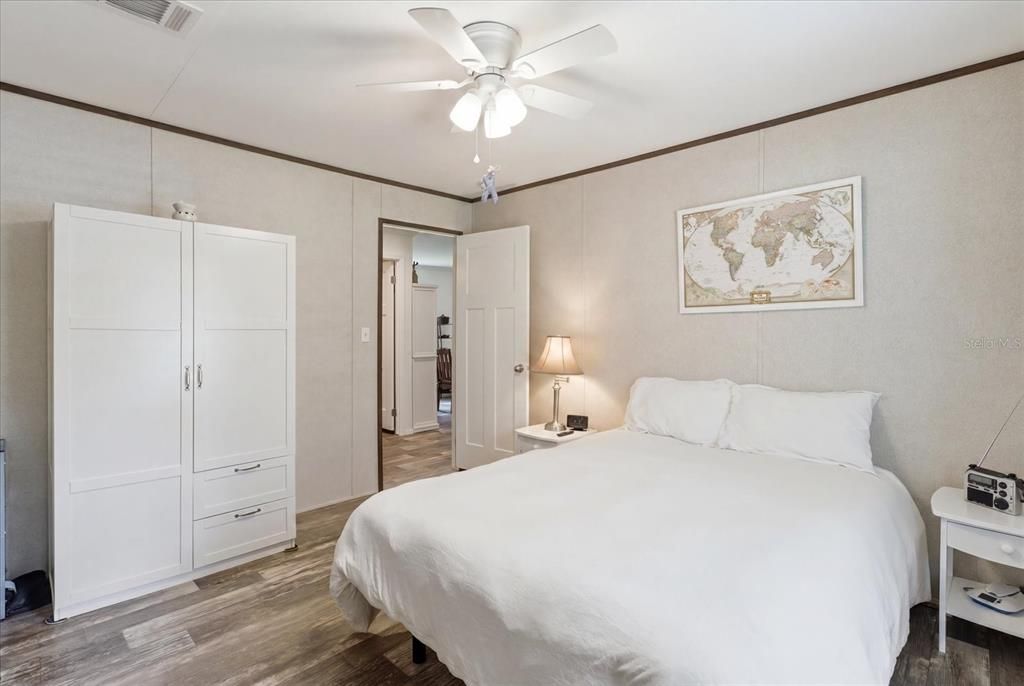 For Sale: $275,000 (3 beds, 2 baths, 1456 Square Feet)