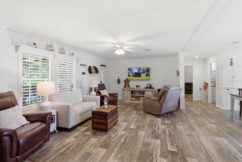 For Sale: $275,000 (3 beds, 2 baths, 1456 Square Feet)