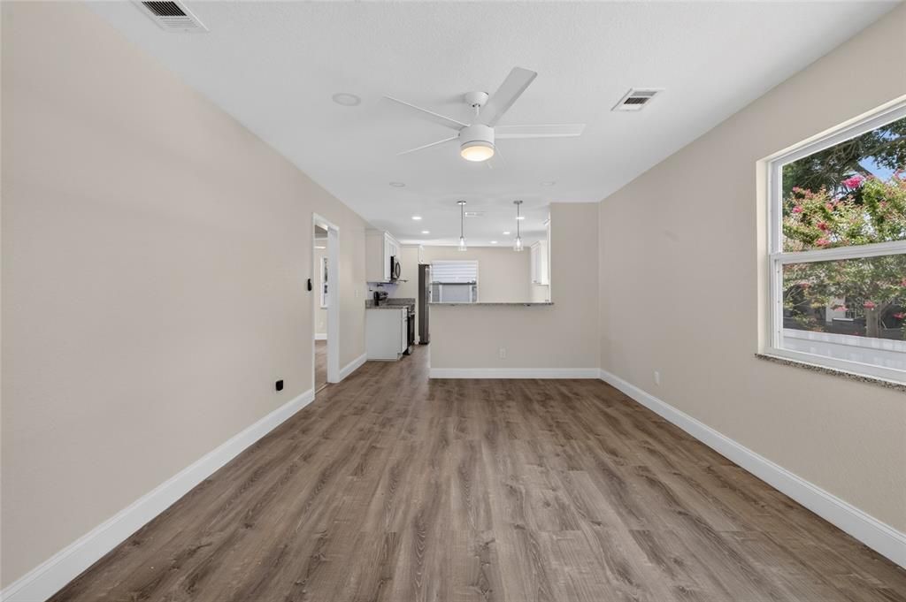 For Sale: $349,900 (2 beds, 2 baths, 826 Square Feet)