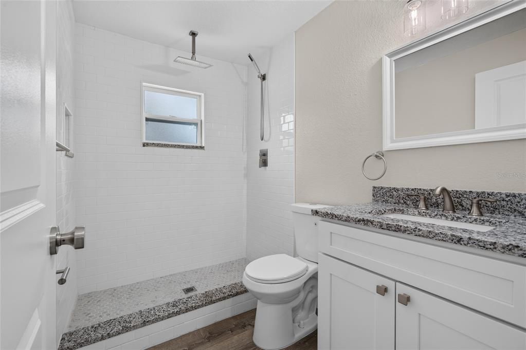 For Sale: $349,900 (2 beds, 2 baths, 826 Square Feet)