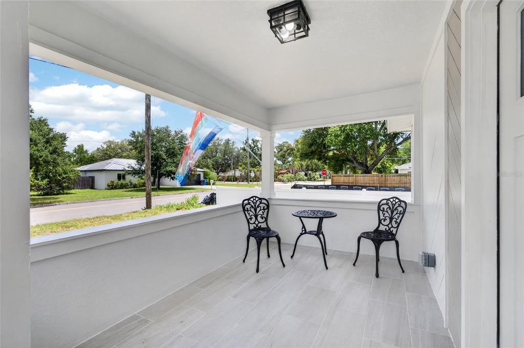 For Sale: $349,900 (2 beds, 2 baths, 826 Square Feet)
