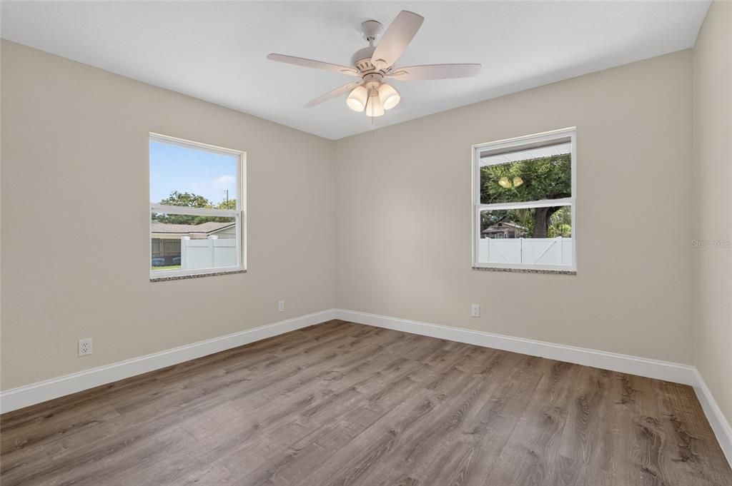 For Sale: $349,900 (2 beds, 2 baths, 826 Square Feet)