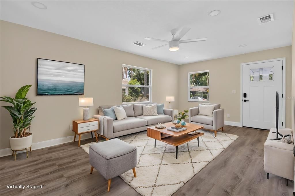 For Sale: $349,900 (2 beds, 2 baths, 826 Square Feet)