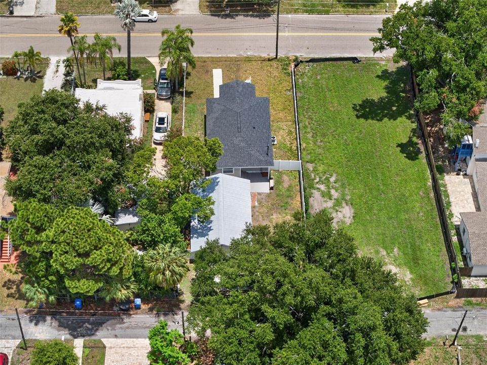 For Sale: $349,900 (2 beds, 2 baths, 826 Square Feet)