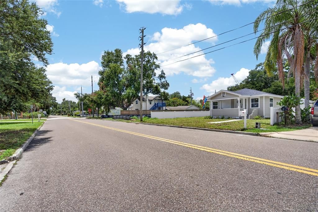 For Sale: $349,900 (2 beds, 2 baths, 826 Square Feet)