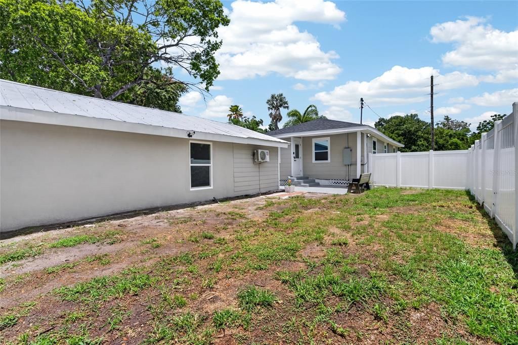 For Sale: $349,900 (2 beds, 2 baths, 826 Square Feet)
