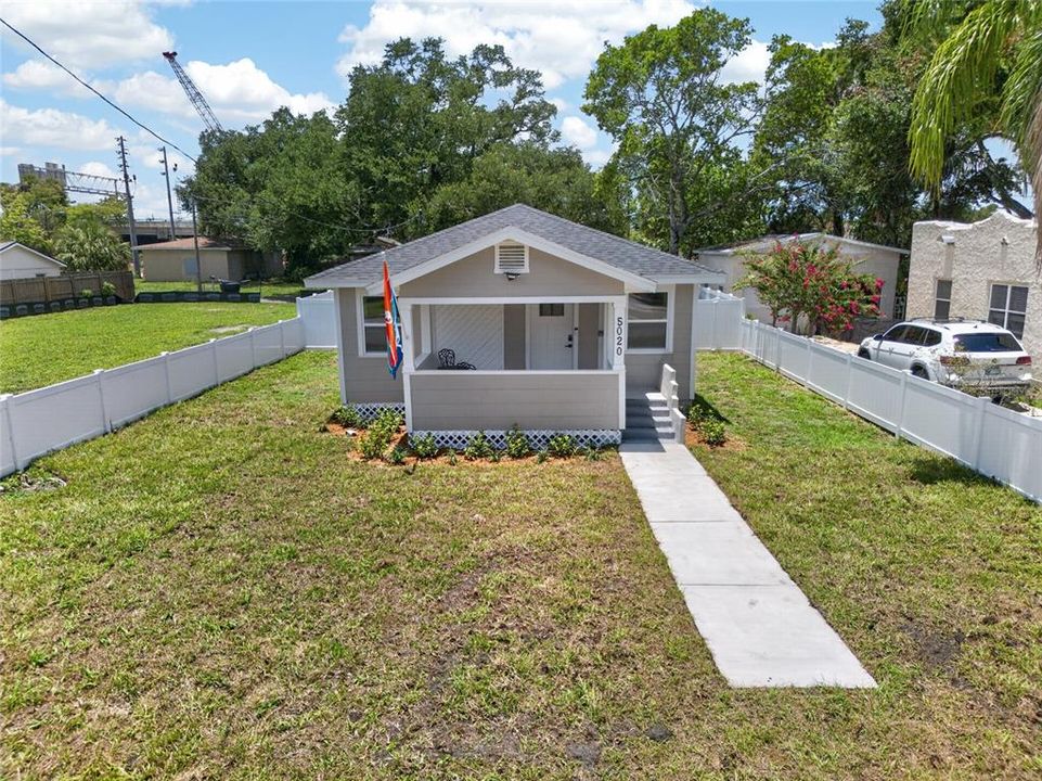 For Sale: $349,900 (2 beds, 2 baths, 826 Square Feet)