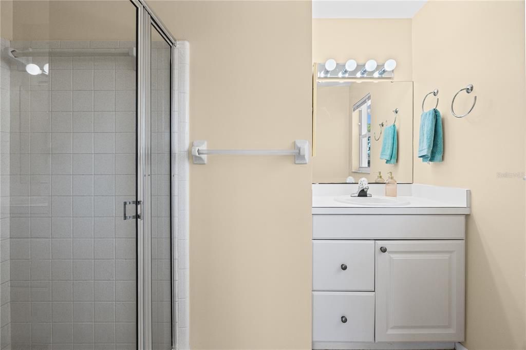 Activo con contrato: $365,000 (3 camas, 2 baños, 1404 Pies cuadrados)