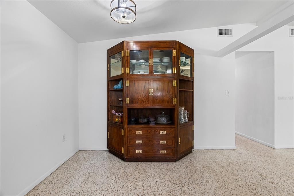 Activo con contrato: $365,000 (3 camas, 2 baños, 1404 Pies cuadrados)