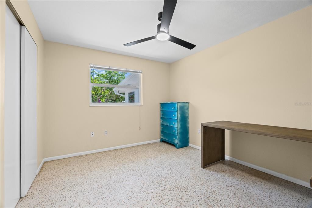 Activo con contrato: $365,000 (3 camas, 2 baños, 1404 Pies cuadrados)