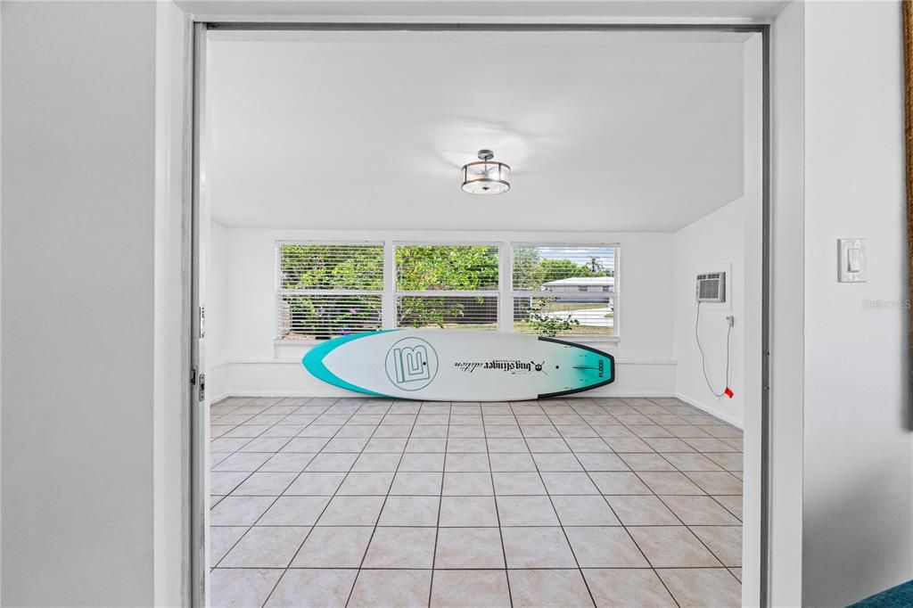 Activo con contrato: $365,000 (3 camas, 2 baños, 1404 Pies cuadrados)