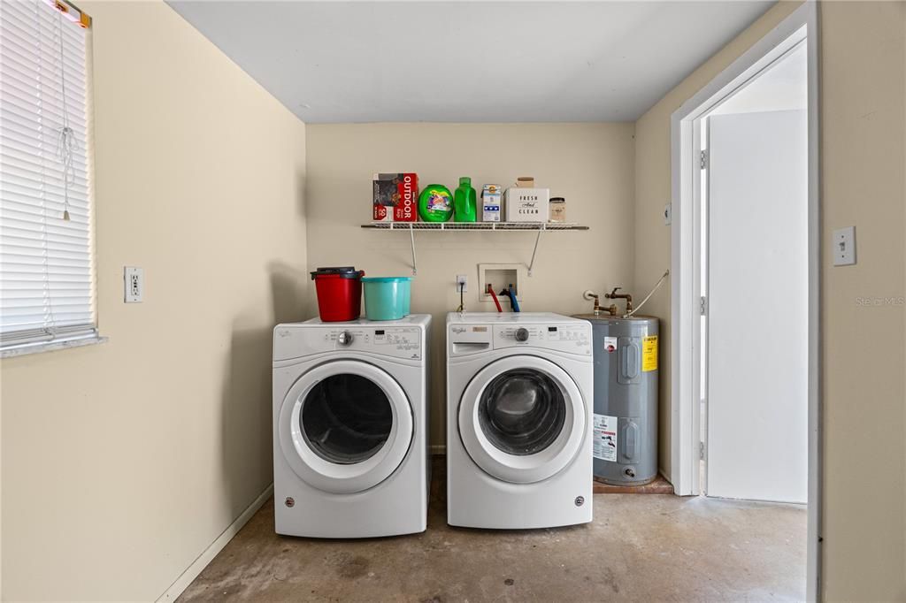 Activo con contrato: $365,000 (3 camas, 2 baños, 1404 Pies cuadrados)