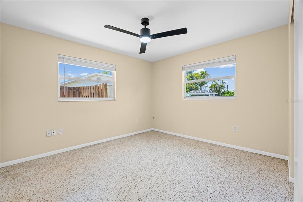 Activo con contrato: $365,000 (3 camas, 2 baños, 1404 Pies cuadrados)