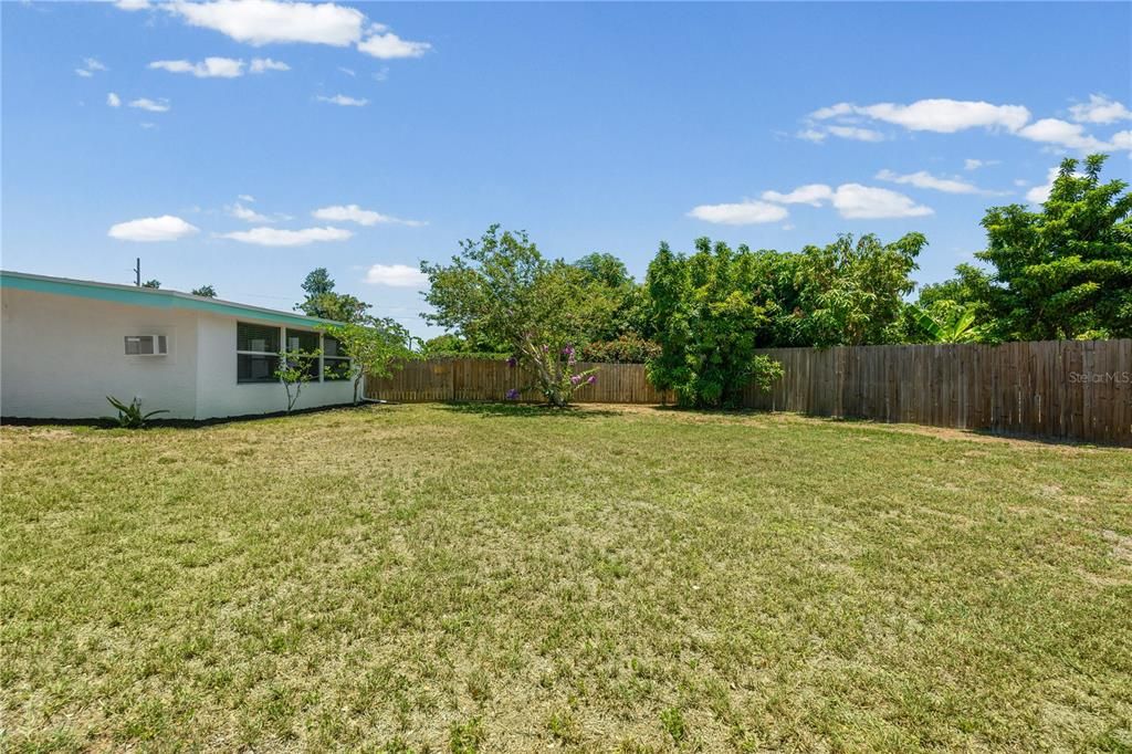 Activo con contrato: $365,000 (3 camas, 2 baños, 1404 Pies cuadrados)