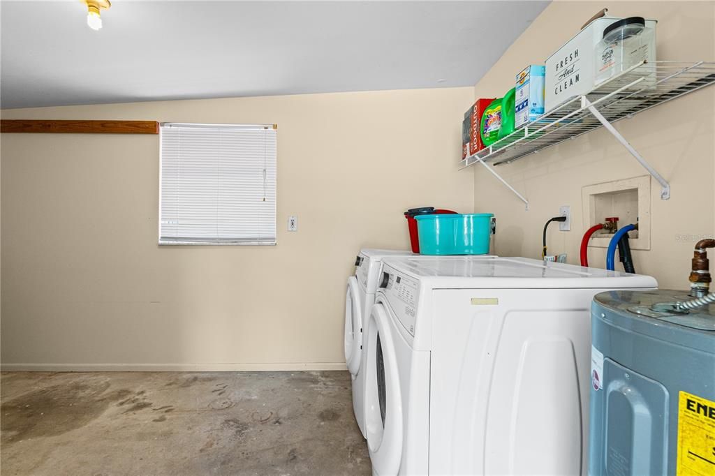 Activo con contrato: $365,000 (3 camas, 2 baños, 1404 Pies cuadrados)