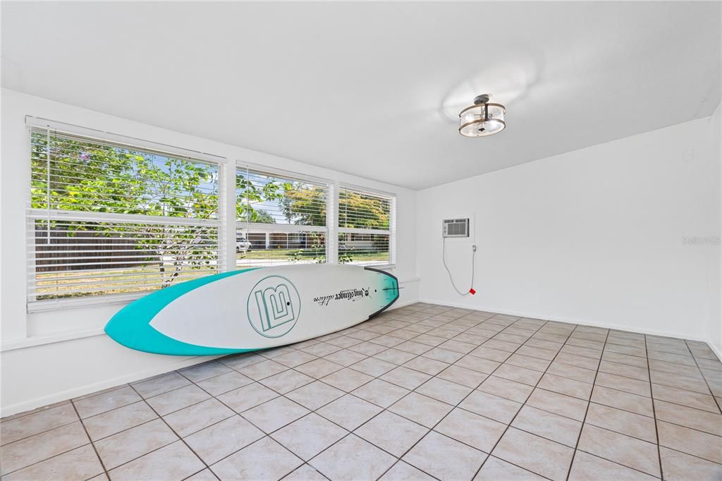 Activo con contrato: $365,000 (3 camas, 2 baños, 1404 Pies cuadrados)