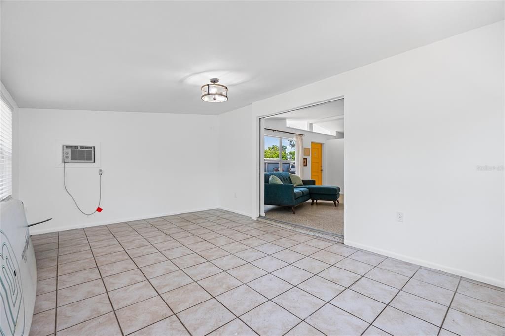 Activo con contrato: $365,000 (3 camas, 2 baños, 1404 Pies cuadrados)