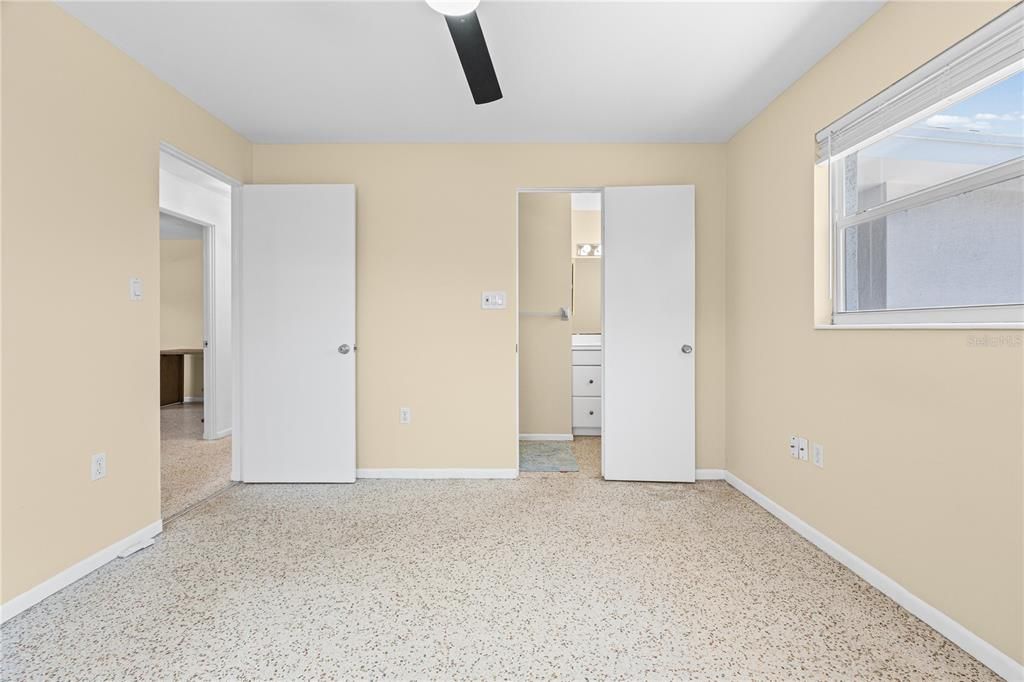 Activo con contrato: $365,000 (3 camas, 2 baños, 1404 Pies cuadrados)
