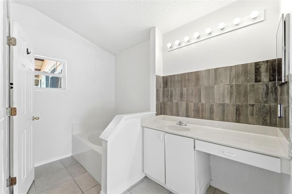 En Venta: $350,000 (3 camas, 2 baños, 1760 Pies cuadrados)