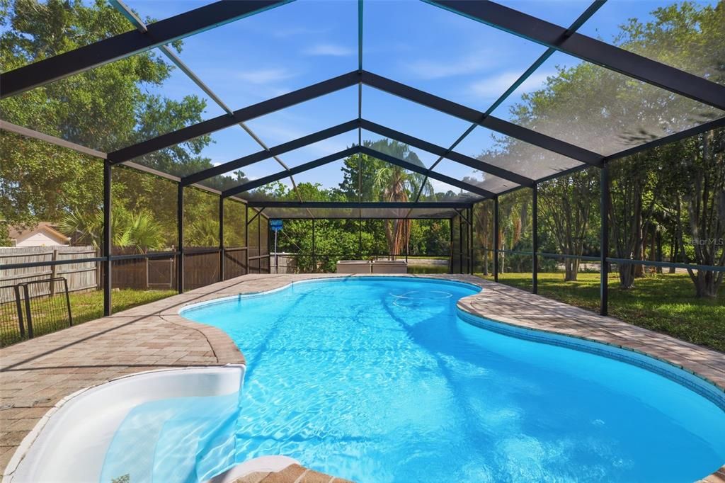 Activo con contrato: $330,000 (3 camas, 2 baños, 1514 Pies cuadrados)