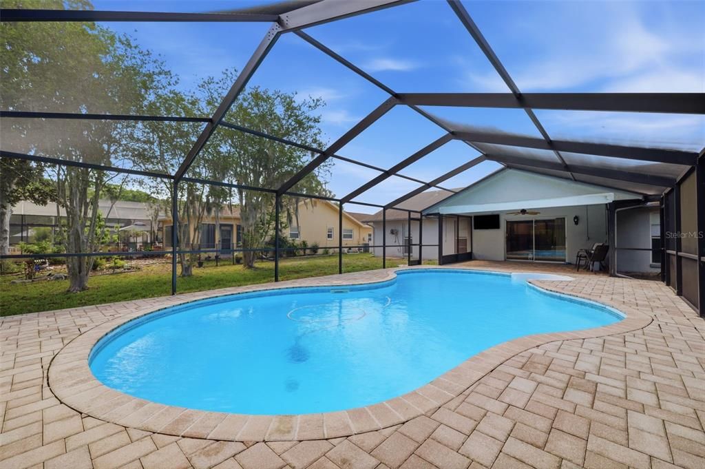 Activo con contrato: $330,000 (3 camas, 2 baños, 1514 Pies cuadrados)