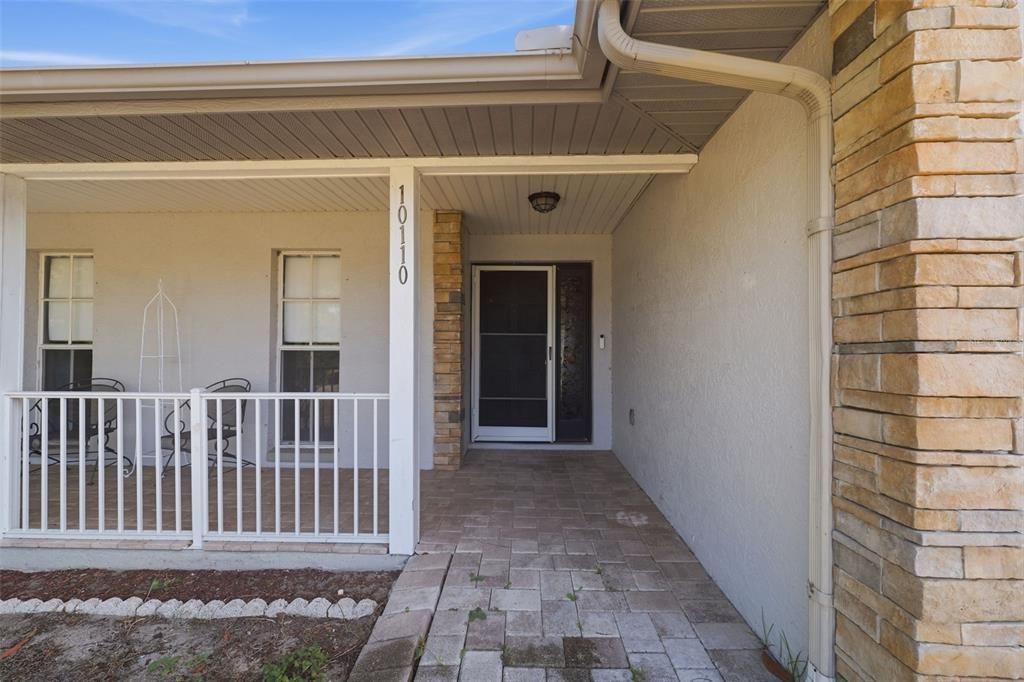 Activo con contrato: $330,000 (3 camas, 2 baños, 1514 Pies cuadrados)