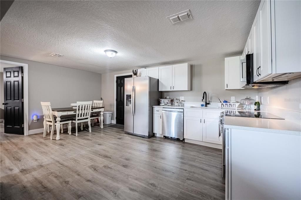 En Venta: $267,000 (4 camas, 2 baños, 1344 Pies cuadrados)