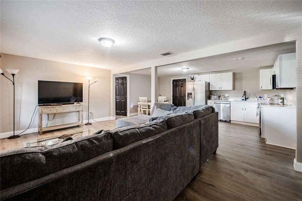 En Venta: $267,000 (4 camas, 2 baños, 1344 Pies cuadrados)